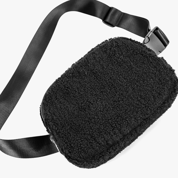 Fleece belt bag women sherpa crossbody waist bag adjustable strap black - Picture 8 of 8